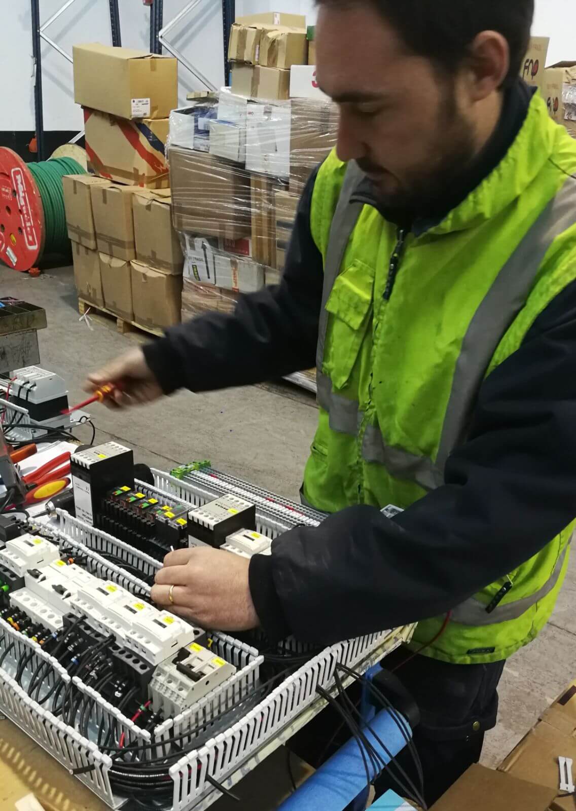 Preparando cuadro electrico